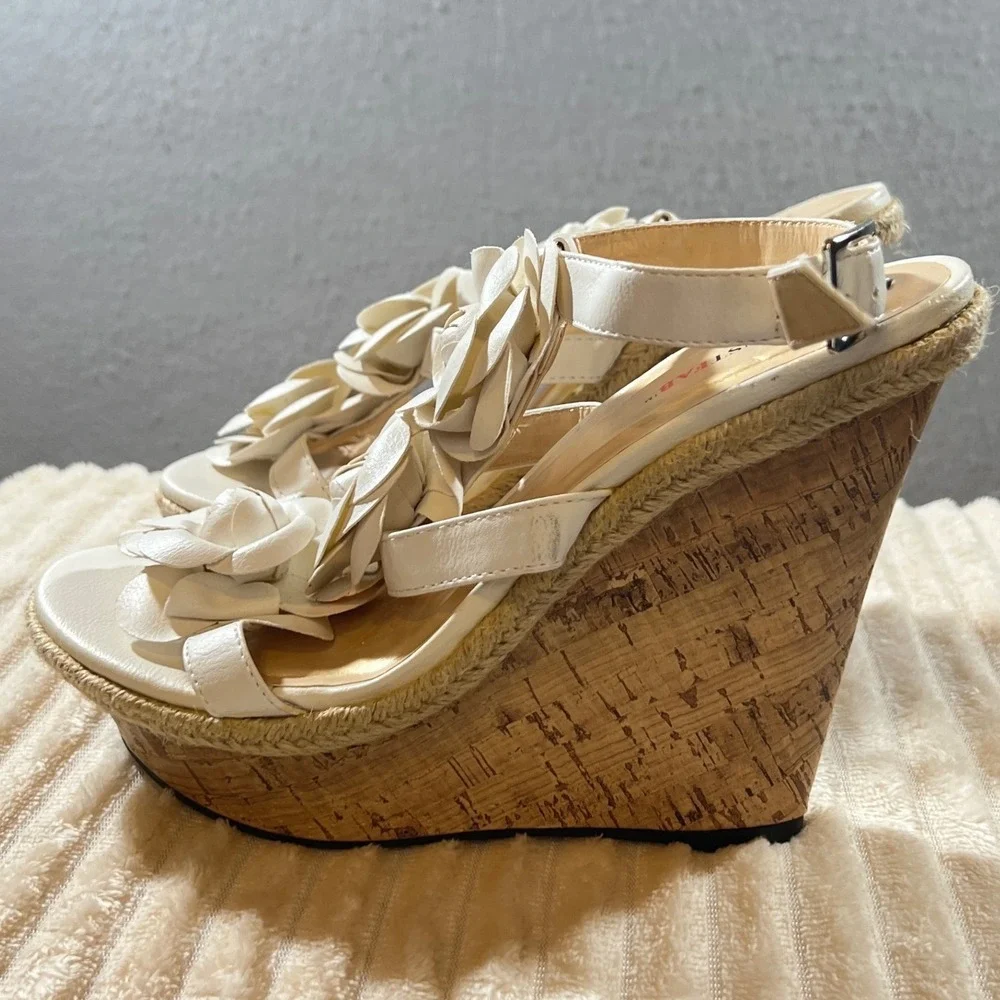 826 | NIB White Floral Cork Espadrille Wedge Sandals White Size 9 Wedding Bridal